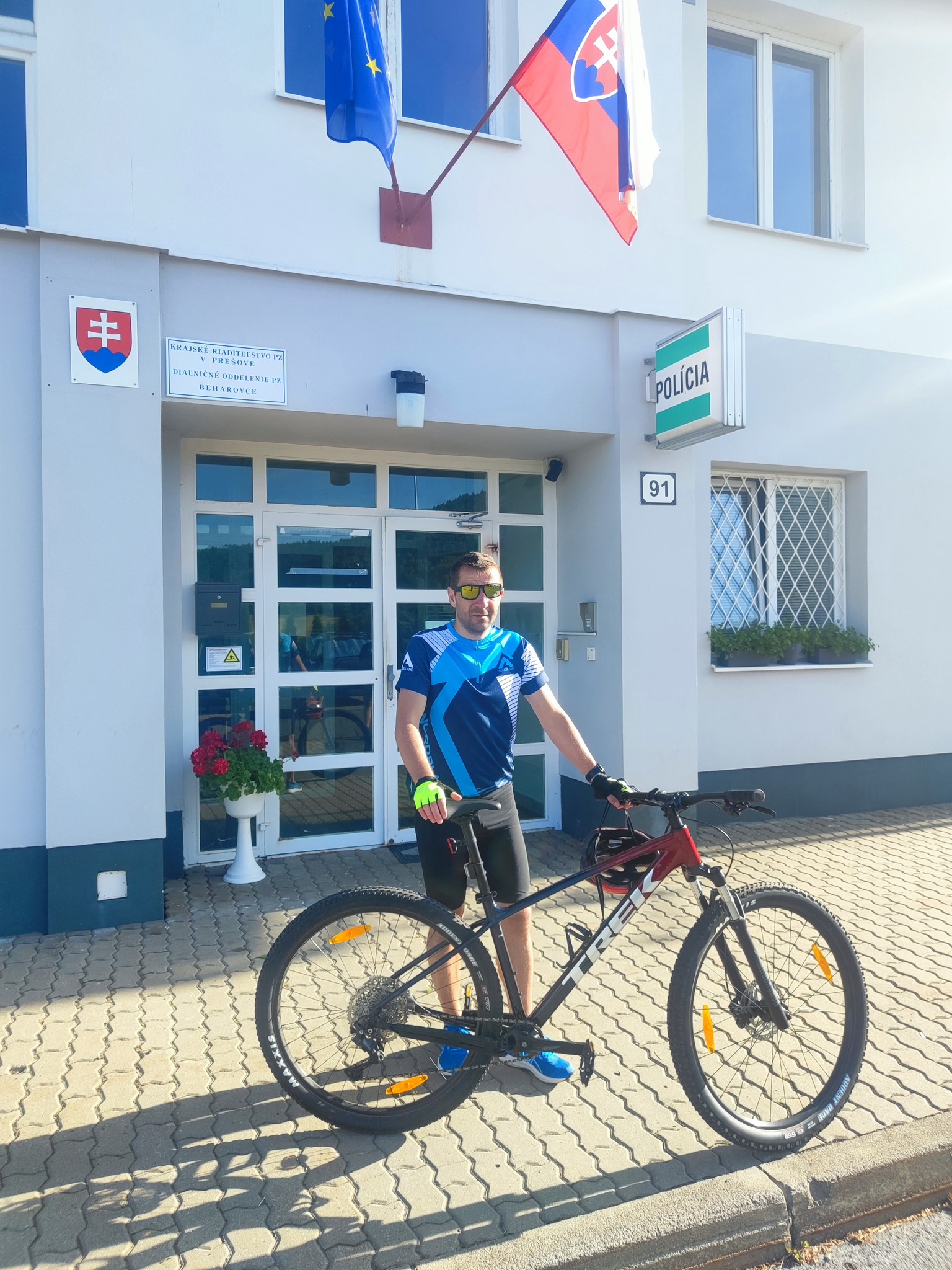 do prace na bicykli policia